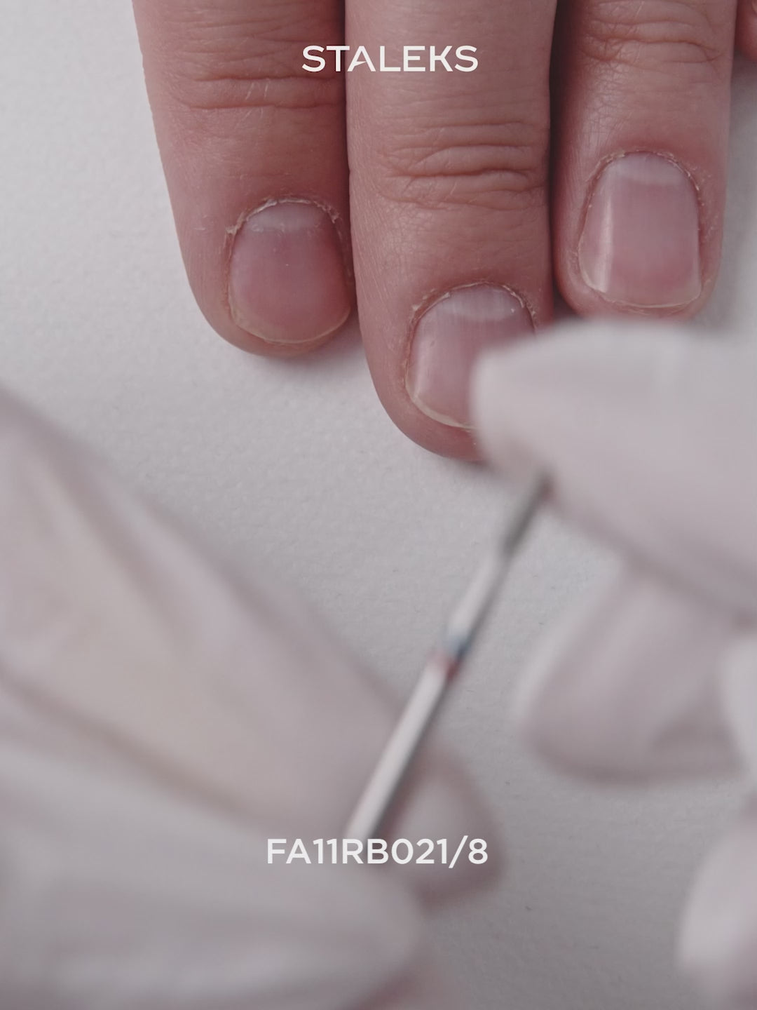 Cargar vídeo: STALEKS EXPERT Fresa diamantada DUO «Llama» rojo-azul, diámetro 2,1 mm, parte de trabajo 8 mm