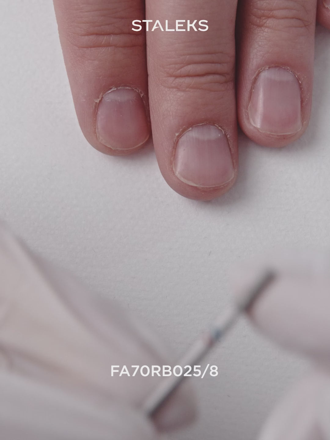 Cargar vídeo: STALEKS EXPERT Fresa diamantada DUO «cono» rojo-azul, diámetro 2,5 mm, parte de trabajo 8 mm