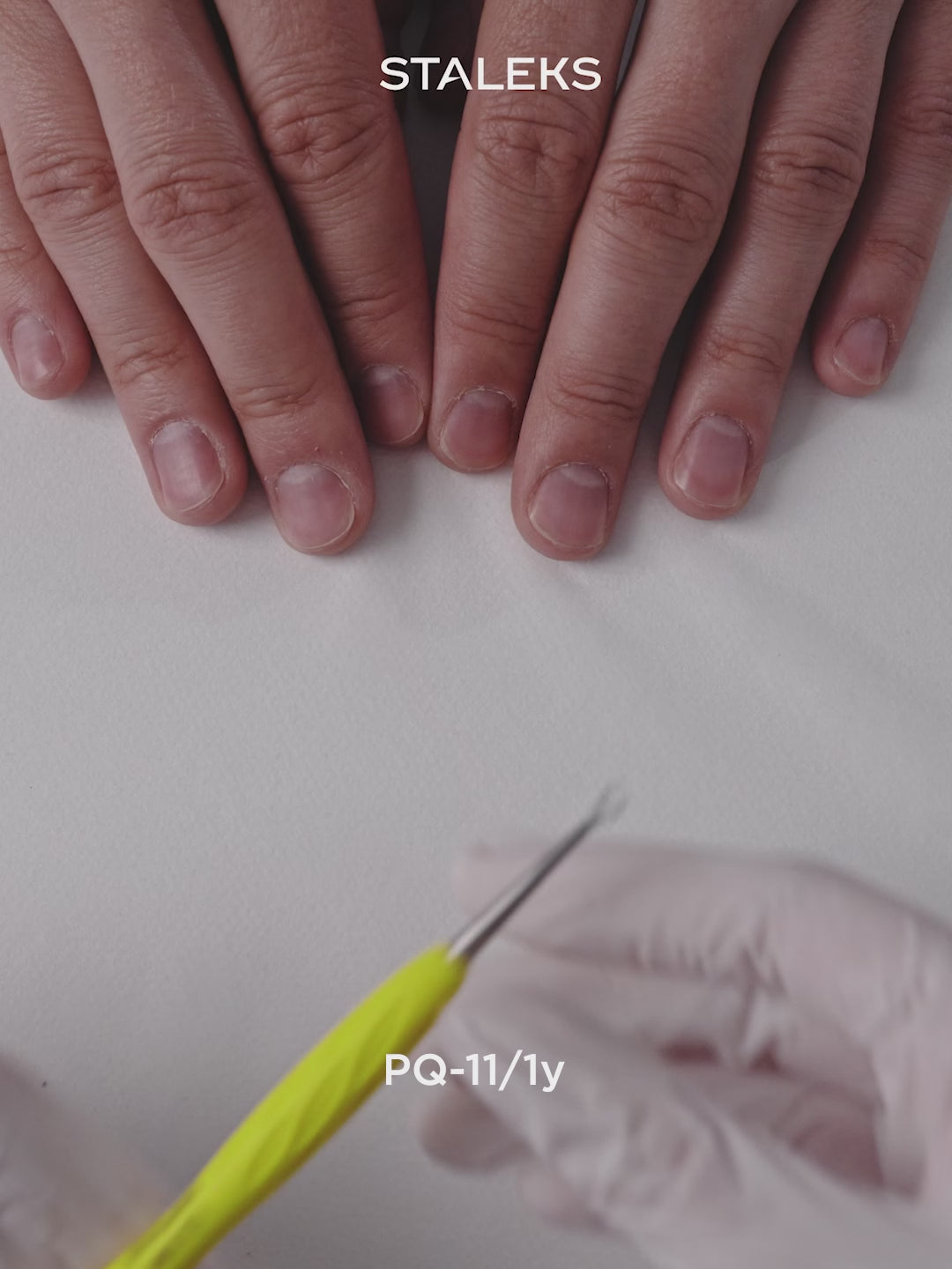Tải video: STALEKS UNIQ 11 TYPE 1 Gummy Straight flat and loop pusher