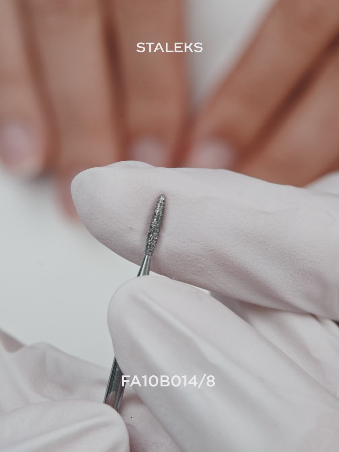 Cargar vídeo: STALEKS EXPERT Fresa diamantada «Llama» azul, diámetro 1,4 mm, parte de trabajo 8 mm